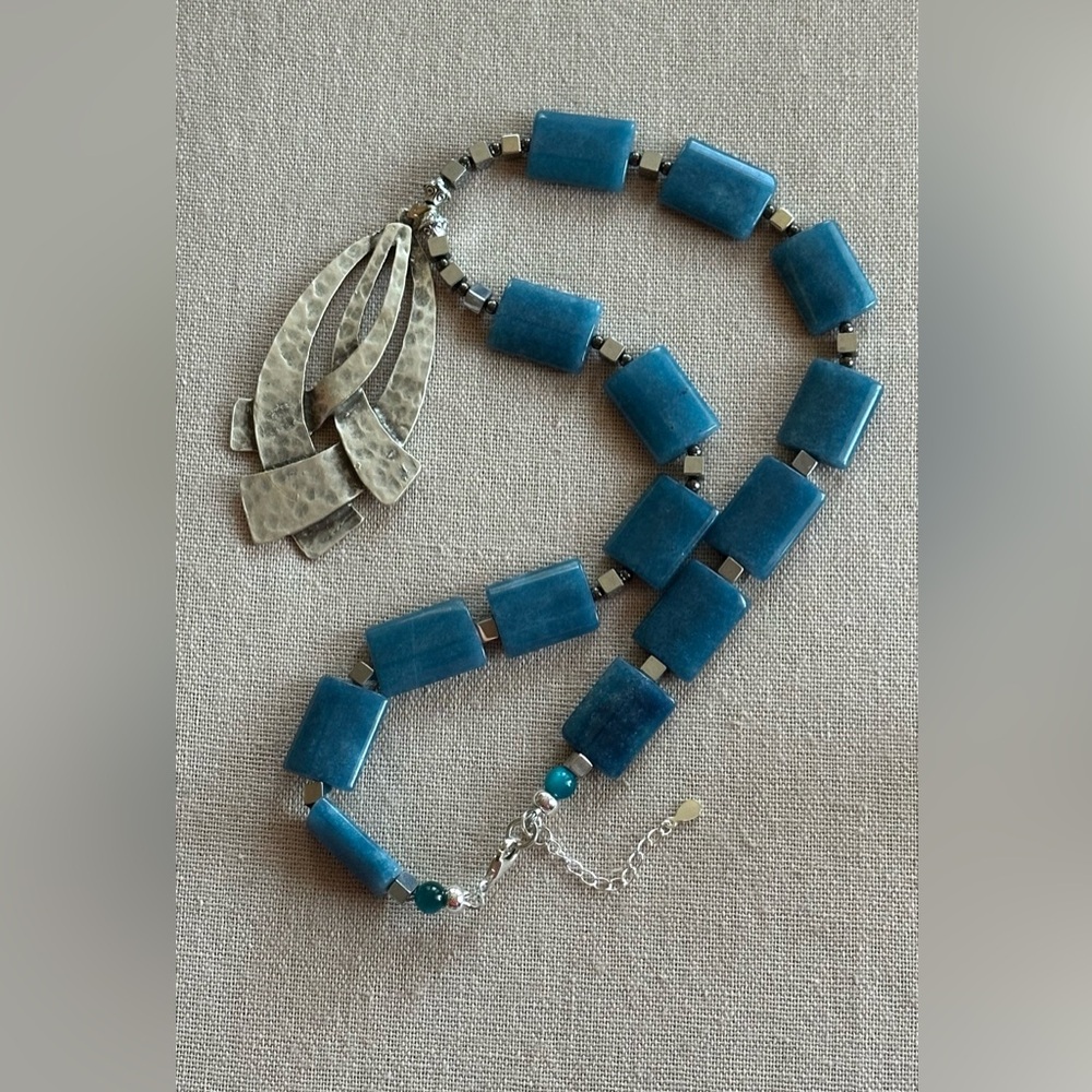24 inch Angelite and Hematite gemstone bead necklace NWOT - Picture 2 of 11